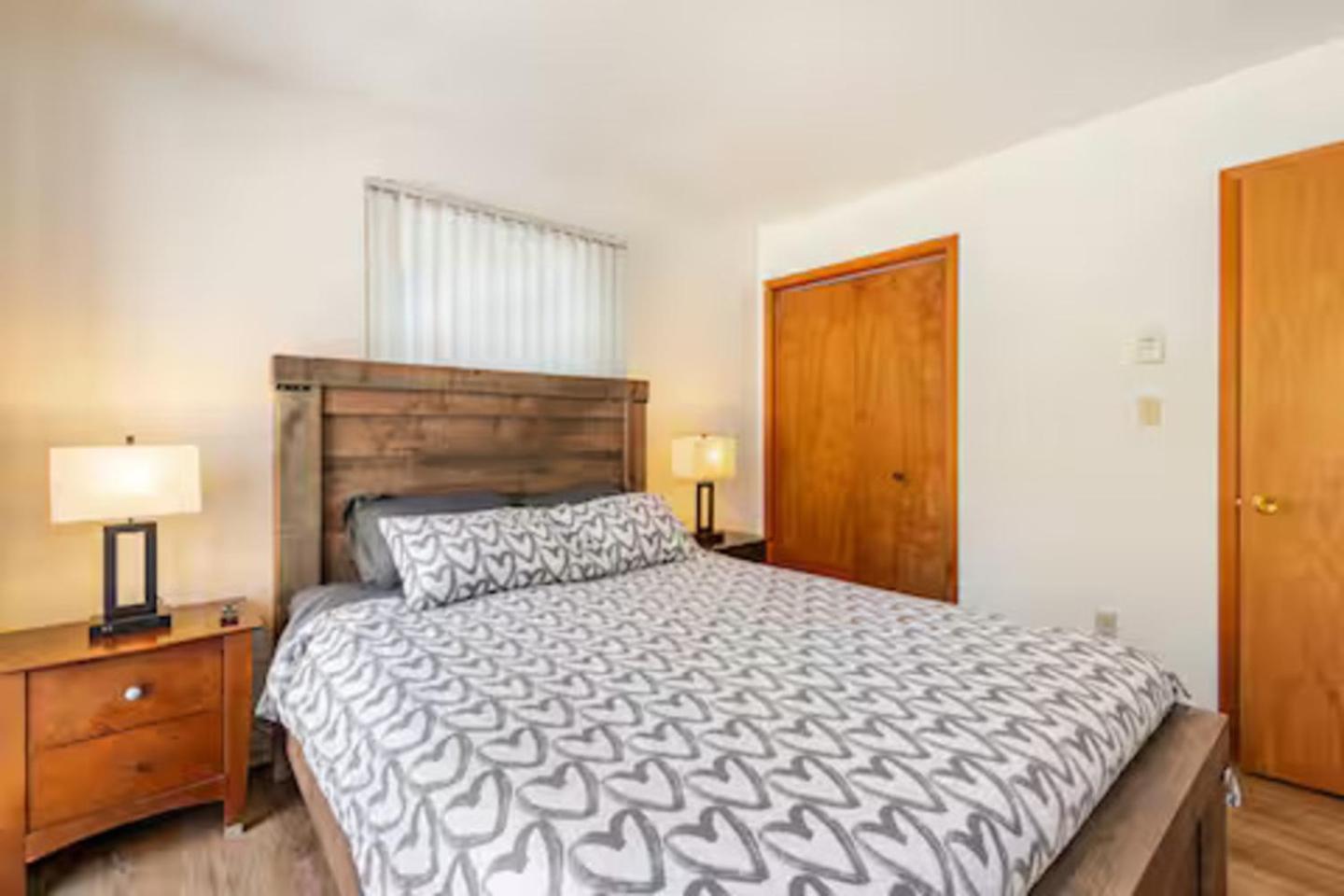 Cozy Cabin At Poconos With Hot Tub And Fire Pit East Stroudsburg Exterior photo