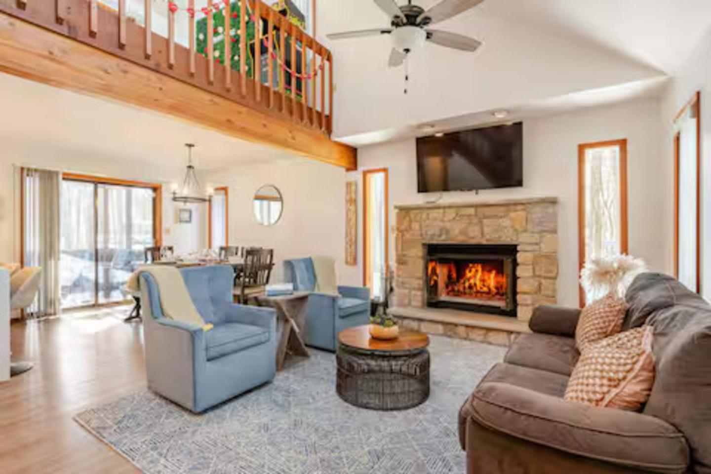 Cozy Cabin At Poconos With Hot Tub And Fire Pit East Stroudsburg Exterior photo